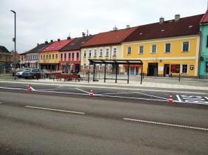 Přesunutí autobusové zastávky na náměstí směr Jaroměř 1