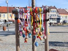 Velikonoční výzdoba na Husově náměstí