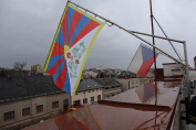 Vlajka pro Tibet znovu zavlála nad Českou Skalicí