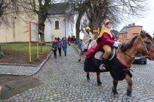 Tříkrálová sbírka a průvod Tří králů na koních v České Skalici